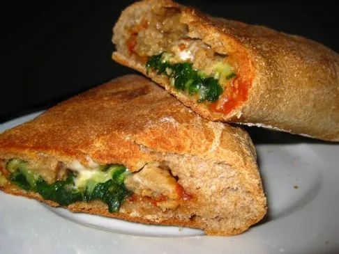 Vollkorn-Veganer Wurst- und Gemüse-Calzone