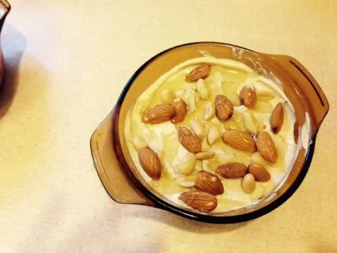 Bananen- und Erdnussbutter-Creme-Torte