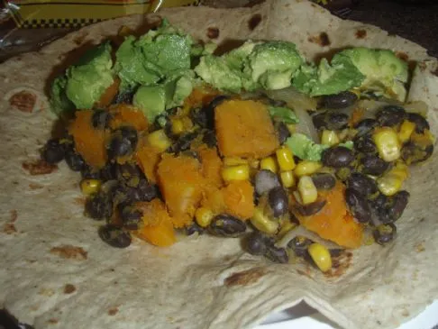 Burritos mit schwarzen Bohnen und Butternusskürbis