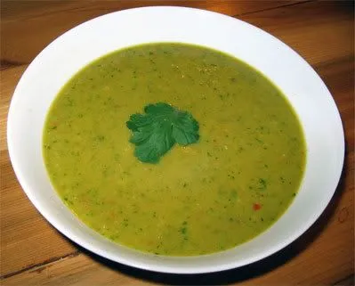 Carmellas Rohkost-Curry-Suppe