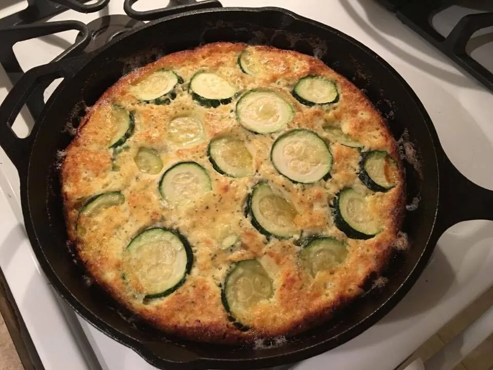 Krustenloser Zucchini-Käsekuchen