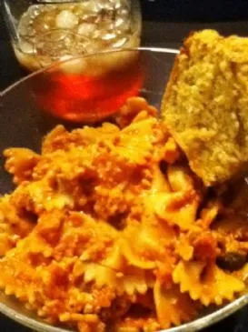 Hähnchenfleischsauce mit Pasta