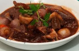 Julia Childs Rindfleisch Bourguignon (für den Slow Cooker modifiziert)