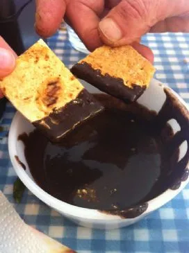 Dunkle Schokoladensauce (schnell, lecker, kalorienarm und vegan)