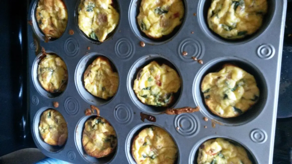 Krustelose Schinken- und Spinat-Quiche-Muffins