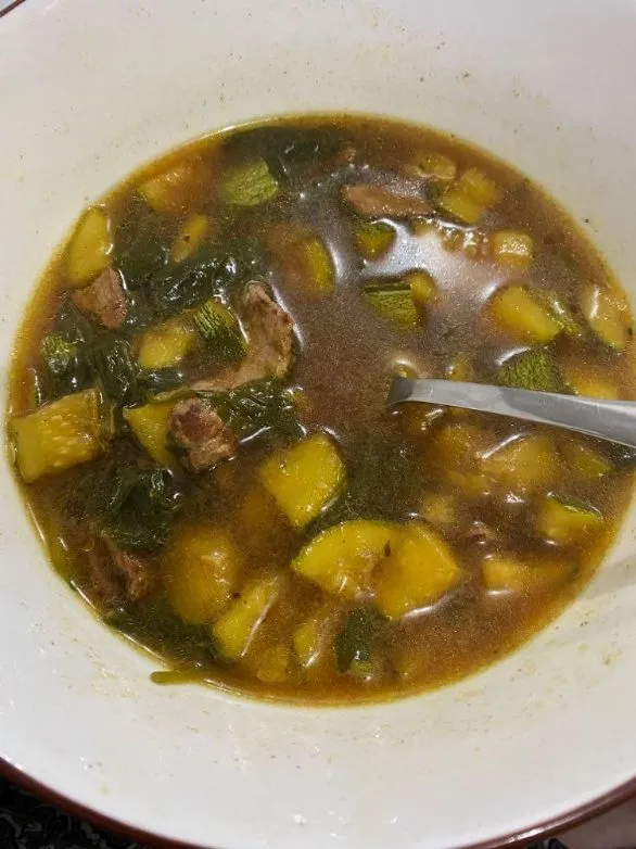 Rindfleisch mit Kürbis und Spinat Eintopf