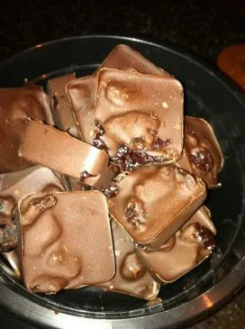 Fettarme, zuckerarme Schokoladen-Blaubeer-/Kirschen-Bites