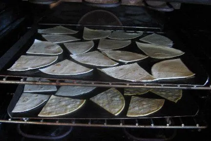 Fettarme gebackene Limetten-Tortilla-Chips