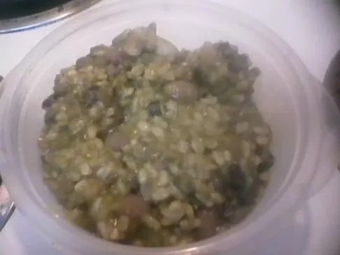 Hausgemachte vegane Bohnen-Reis-Suppe