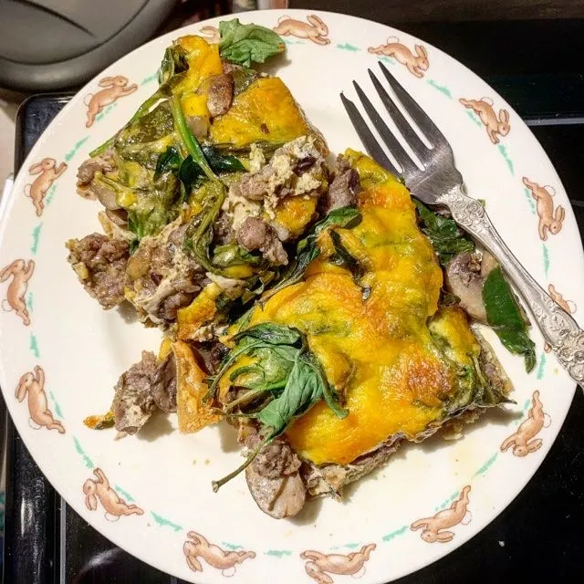 Wurst- und Spinatauflauf