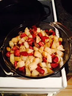 Wurst- und Kartoffelgericht