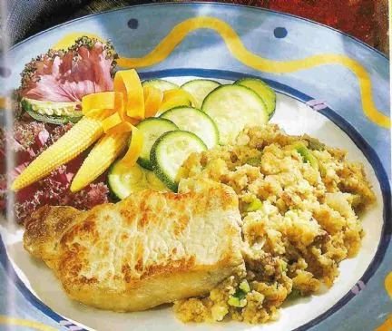 Schweinekoteletts mit Jalapeño-Pekan-Maisbrot-Füllung