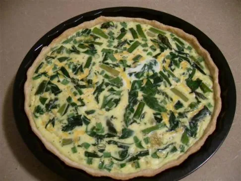 Spargel-, Spinat- und Frühlingszwiebel-Quiche