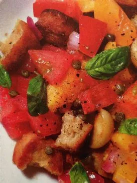 Warmer Brotsalat mit Tomaten
