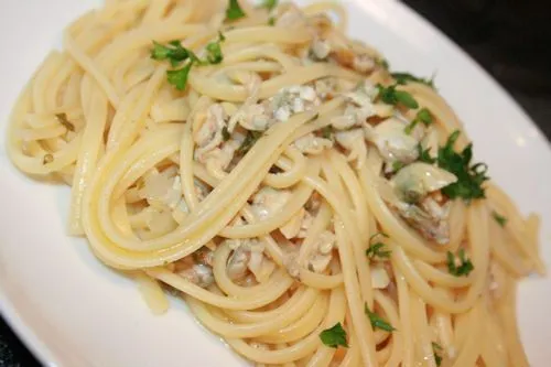Linguini mit weißer Muschelsauce