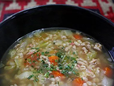 Rindfleisch-Gersten-Kohlsuppe