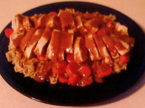Hühnchen-Pilaf mit Erdnusssauce