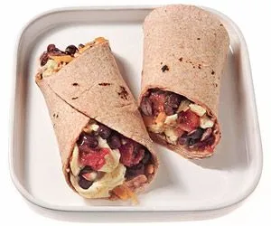 Frühstücksburrito mit schwarzen Bohnen
