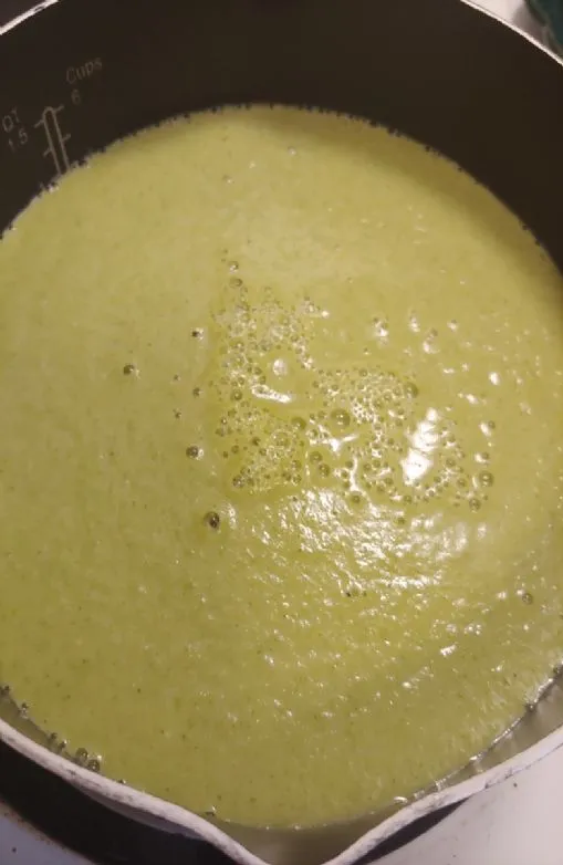 Brokkoli-Zwiebel-Suppe