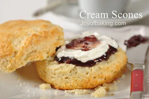 Scones mit Sahne