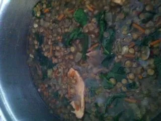 Würzige Linsensuppe mit Hähnchen