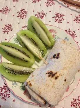 Frühstücksburrito mit Schinken, Ei und Käse