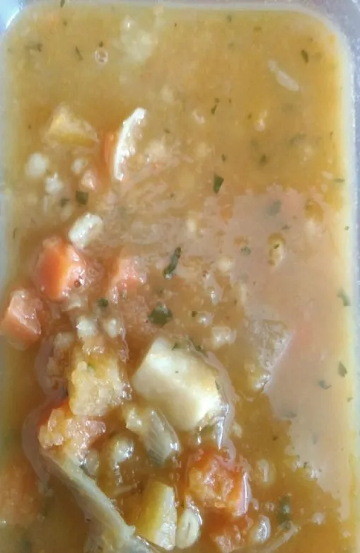 Vollgepackte Gemüsesuppe mit Perlgraupen