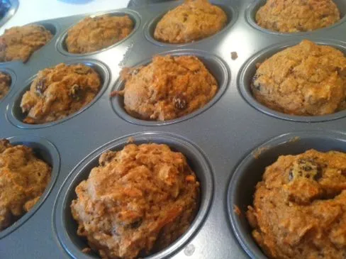 Vegane Karotten-Rosinen-Walnuss-Muffins