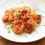 Spaghetti mit Tomaten und Garnelen