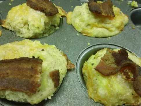 Einfache Bacon- und Eier-Muffins