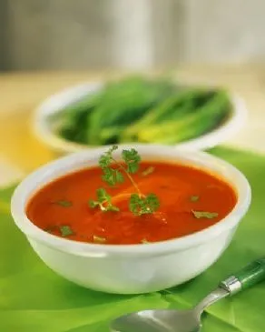 Frische Tomaten-Basilikum-Suppe