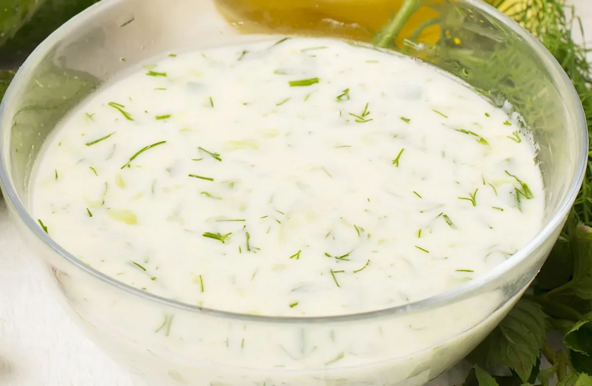 Hausgemachtes griechisches Joghurt-Dressing