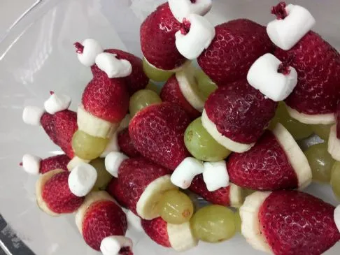 Weihnachts "Grinch" Kabobs