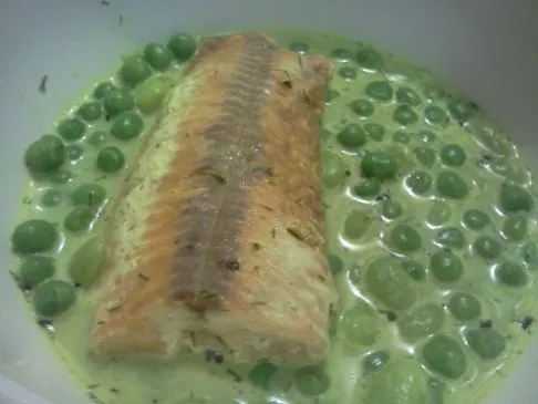 Kokosnuss-Curry mit Erbsen und Limabohnen