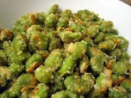 Knoblauch-Parmesan-Edamame