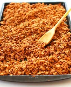 Einfache Schokoladen-Erdnuss-Granola - Diabetikerfreundlich