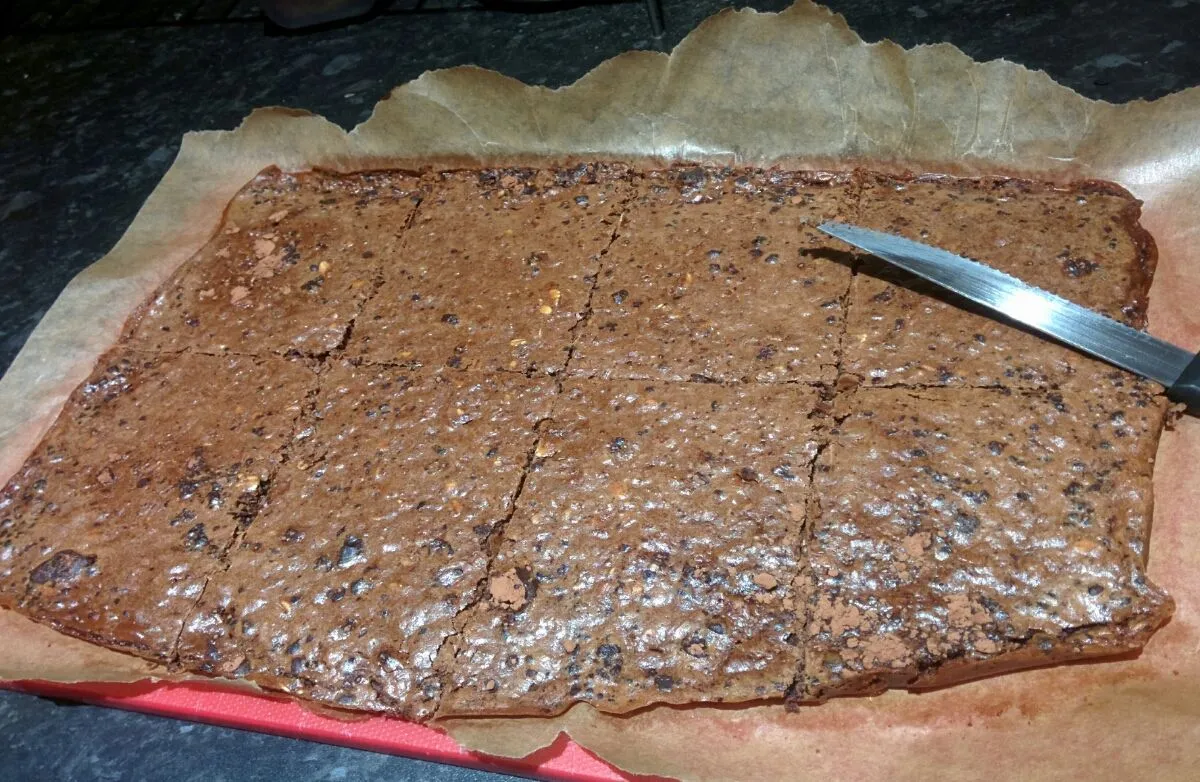 Hafer-Schokoladen-Minze-Protein-Brownie