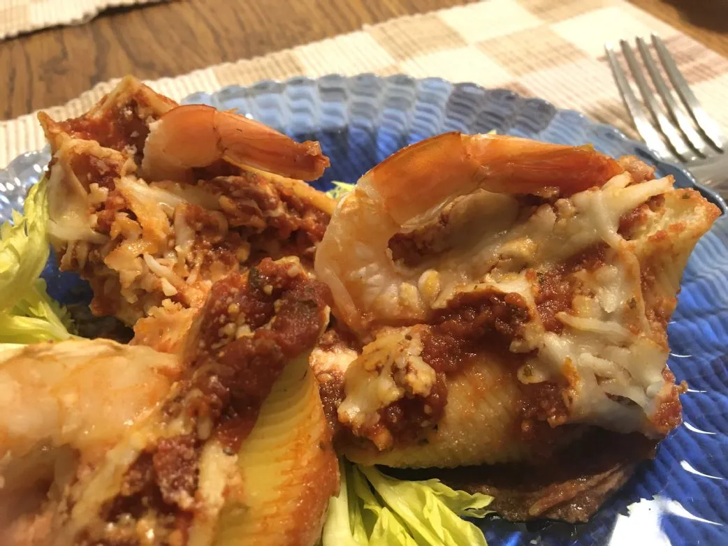 Große Muscheln mit Garnelen-Ricotta-Sauce