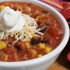 Cathy's Rindfleisch (Soja) Tortilla-Suppe mit Tomaten, Chilis, Mais und schwarzen Bohnen