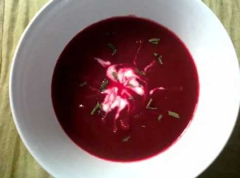 Rote-Bete-Karotten-Suppe mit Ingwer