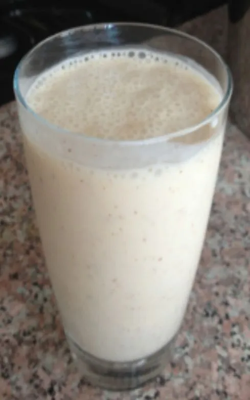 Mandelmilch-Bananen-Smoothie - 100 Kalorien Snack