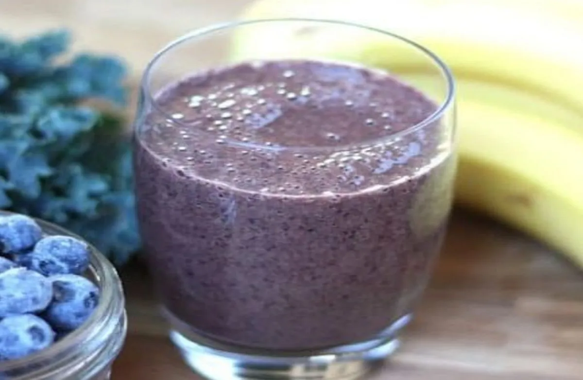 Grüner und blauer Zitrus-Smoothie