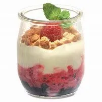 Beeren-Joghurt- und Chia-Pots Frühstück