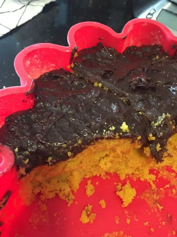 Karottenkuchen mit Brigadeiro-Topping