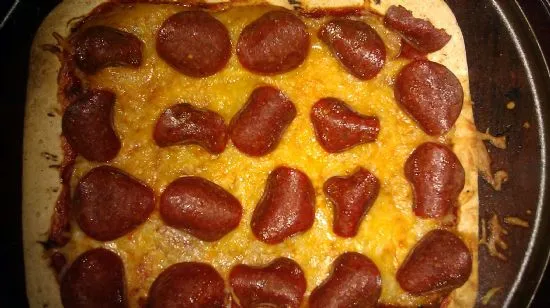 Pepperoni-Fladenbrot-Pizza