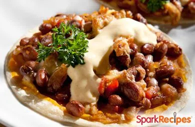 15-Minuten-Mahlzeiten: Hühnchen-Tostadas mit Bohnen und Kürbis