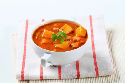 Butternut-Kürbis-Gulasch mit braunem Reis