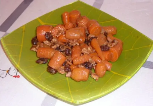 Vegane Herbstliche Süßkarotten mit Walnüssen