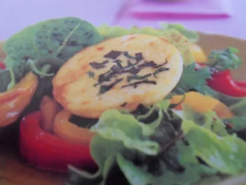 Gebackener Ricotta mit geröstetem Paprikasalat