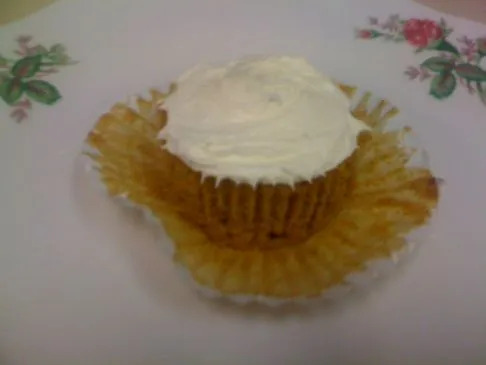 Apfel-Zimt gewürzte Karotten-Cupcakes mit Frosting